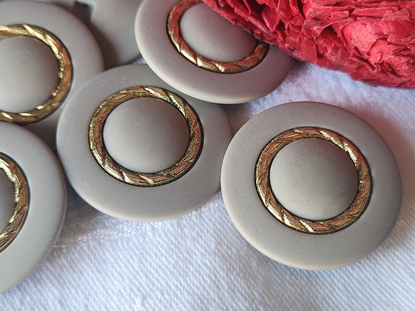Lot 6 gros boutons vintage mat pied doré 3 cm ref 5549