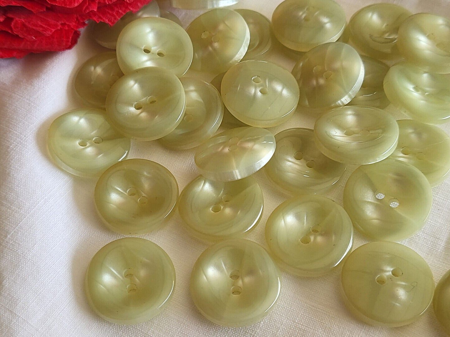Lot 31 boutons vintage veiné gris/vert à trou diamètre 1,4 cm ref 5948