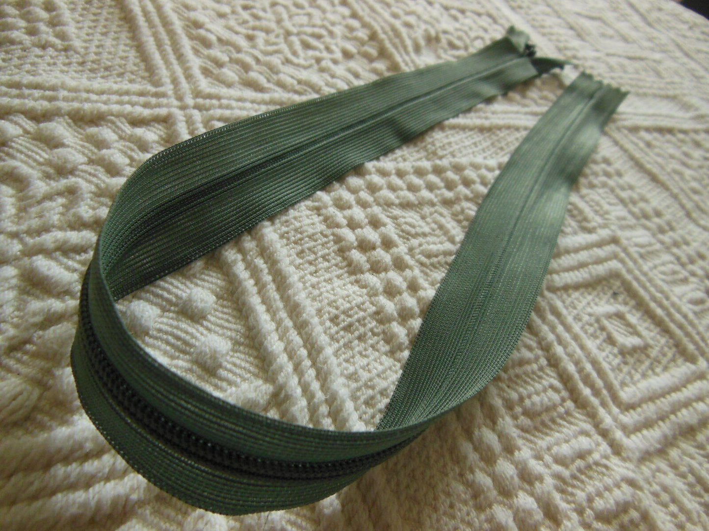 Fermeture éclair 50 cm vert gris invisible non- séparable A4