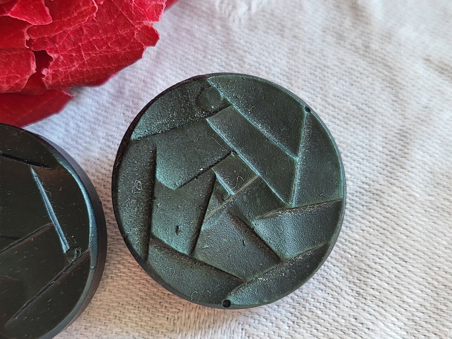 Duo boutons vintage à pied vert motif géométrique diamètre 2,6 cm D17J