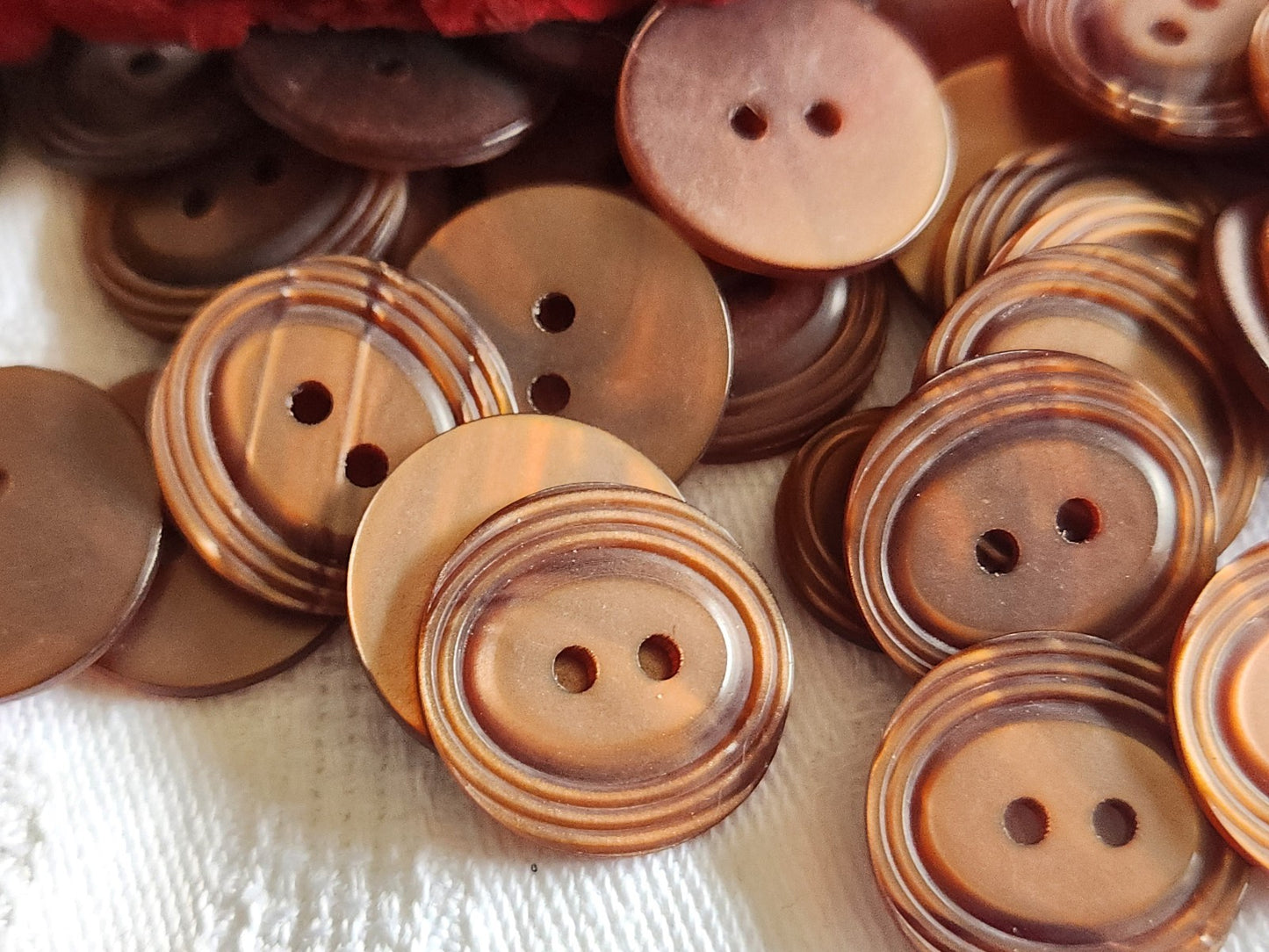 Lot 36 boutons vintage marron hyper fin 1,8 cm ref 1539