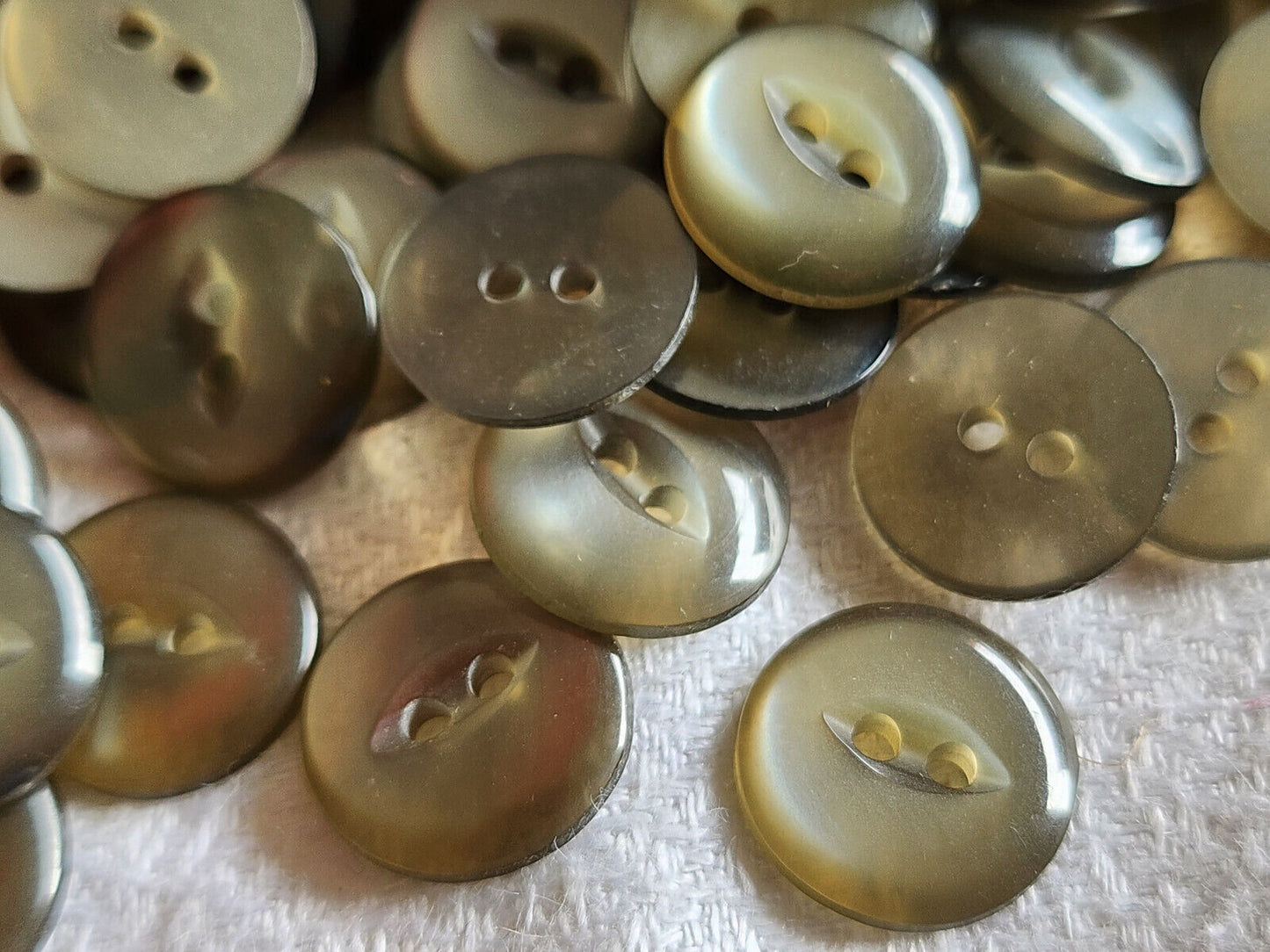 Lot 44 boutons vintage gris style iminacre à trous 1,4 cm ref 1473