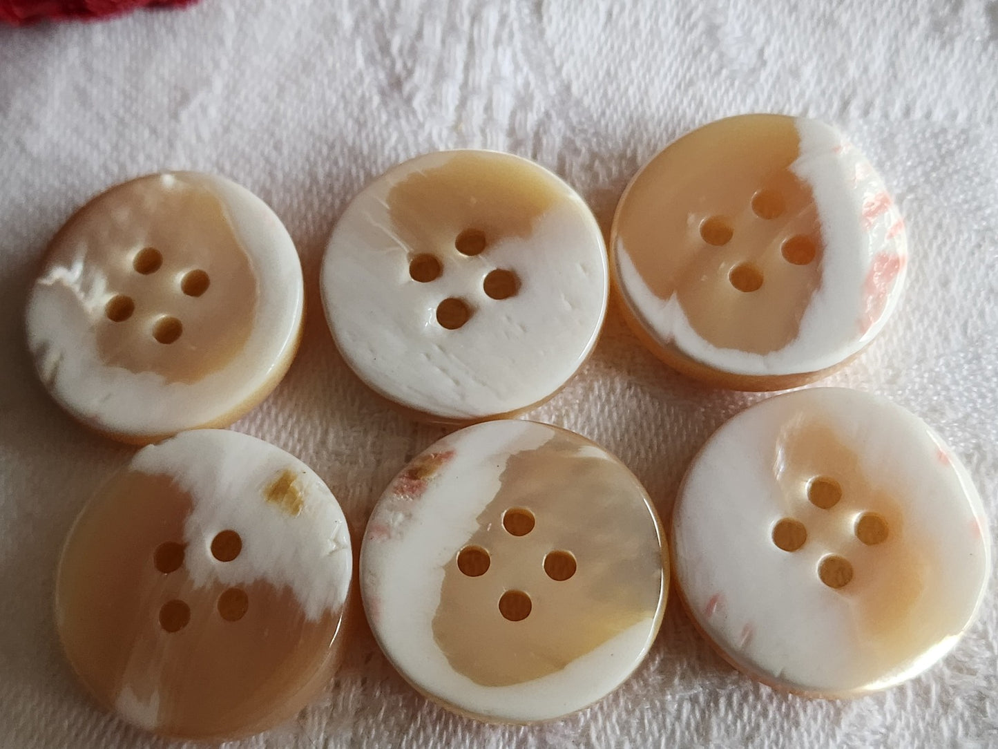 Lot 6 boutons anciens en nacre beige épais bord 2,2 cm lourd ref 5986