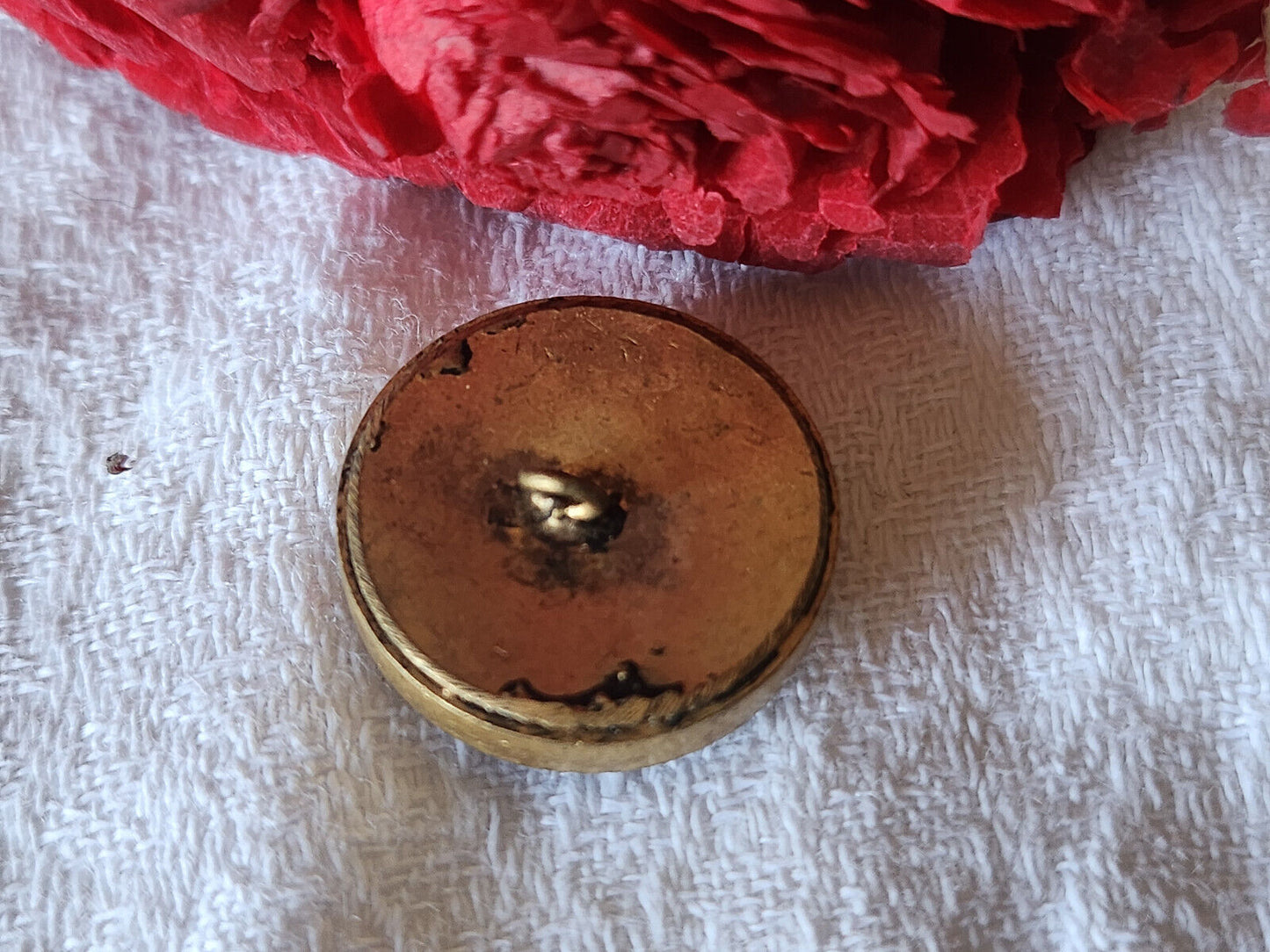 Lourd bouton ancien en nacre marron cuivré et métal doré 2,2 cm D2C