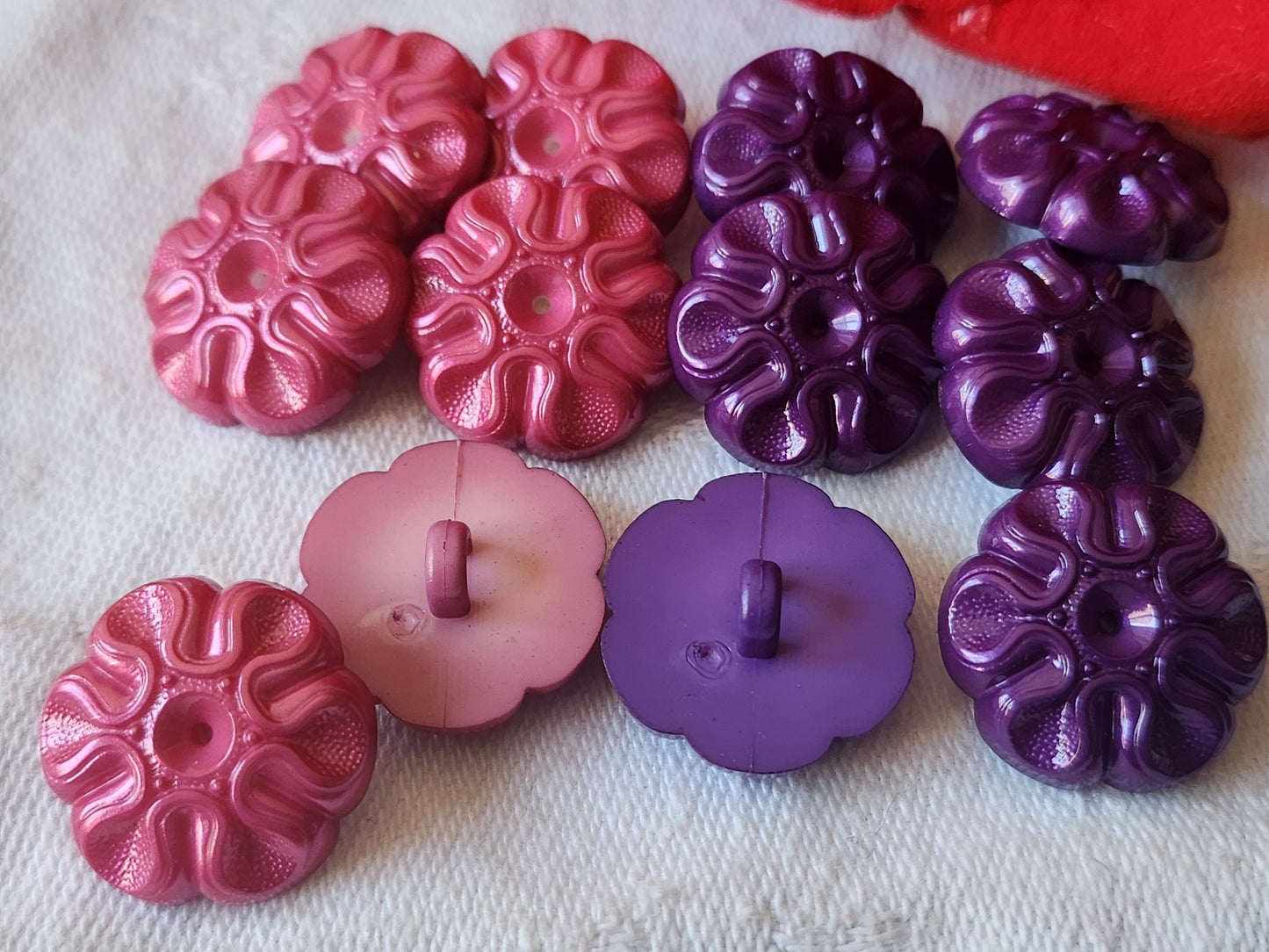 Lot 12 boutons forme fleur à strasser rose violet fond d'atelier 1,8 cm ref 2522