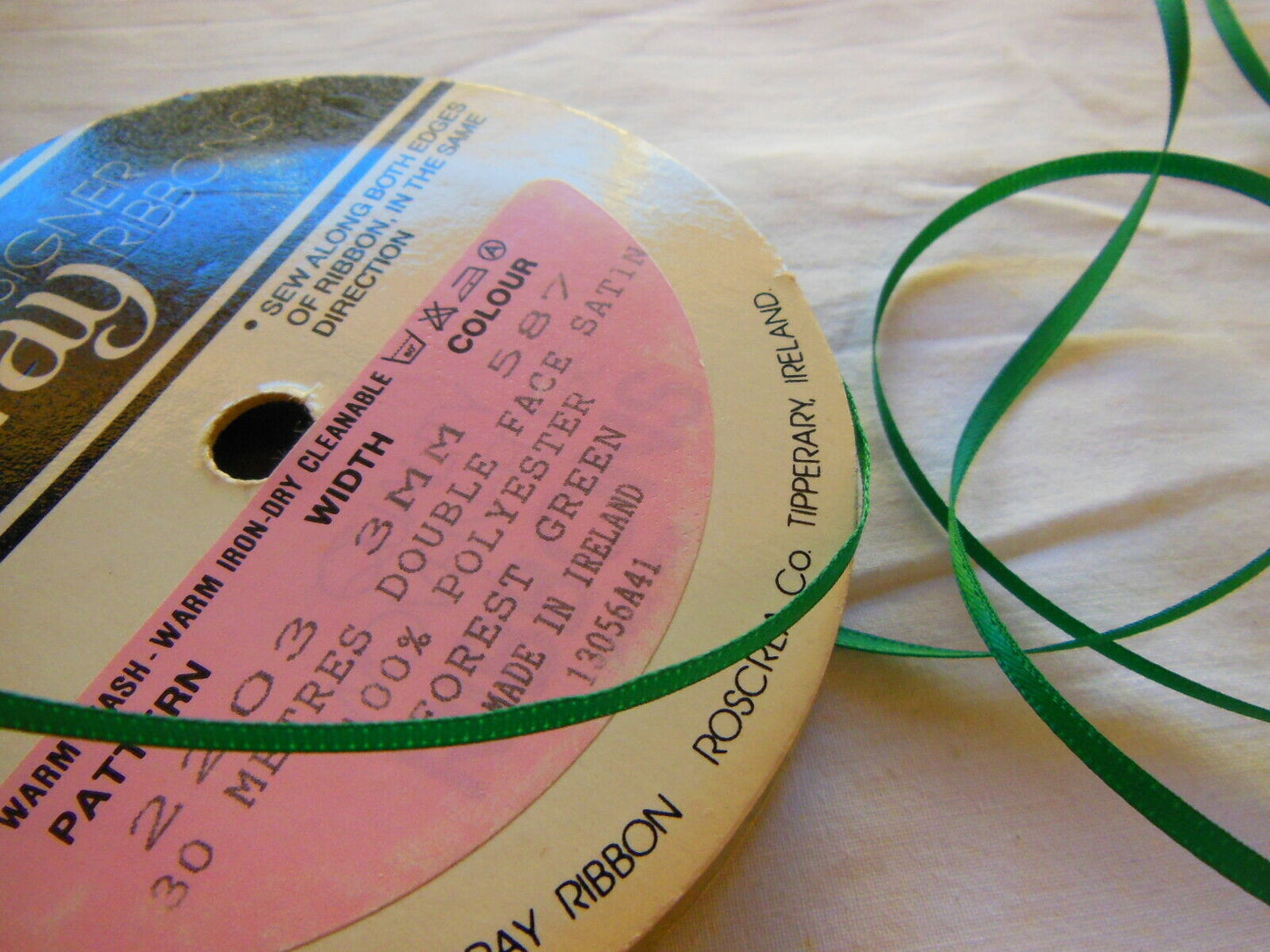 Ruban fin galon vert vintage face satin 6 mètres sur 0,3 cm A2