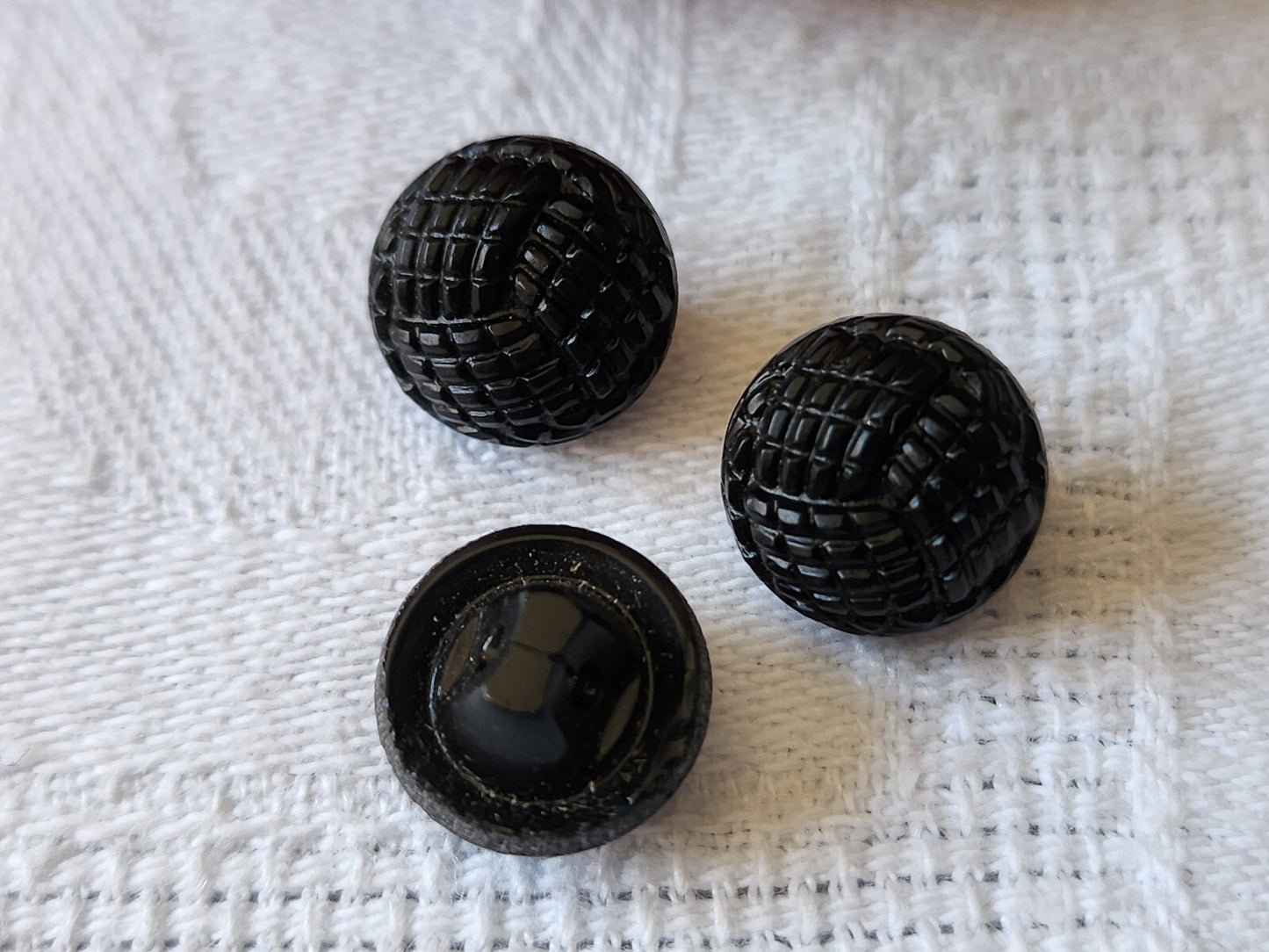 Trio jolis boutons anciens en verre noir travaillé vintage 1,1 cm D13L