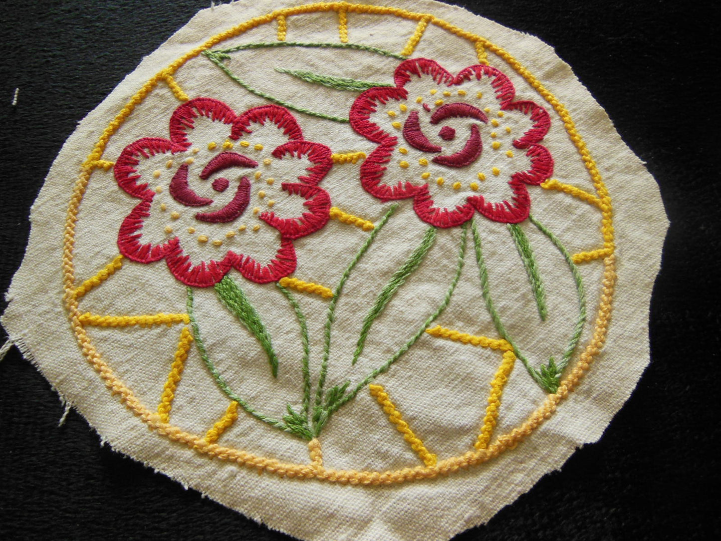 Broderie ancienne grosse fleur bouquet ronde création incrustation main B7