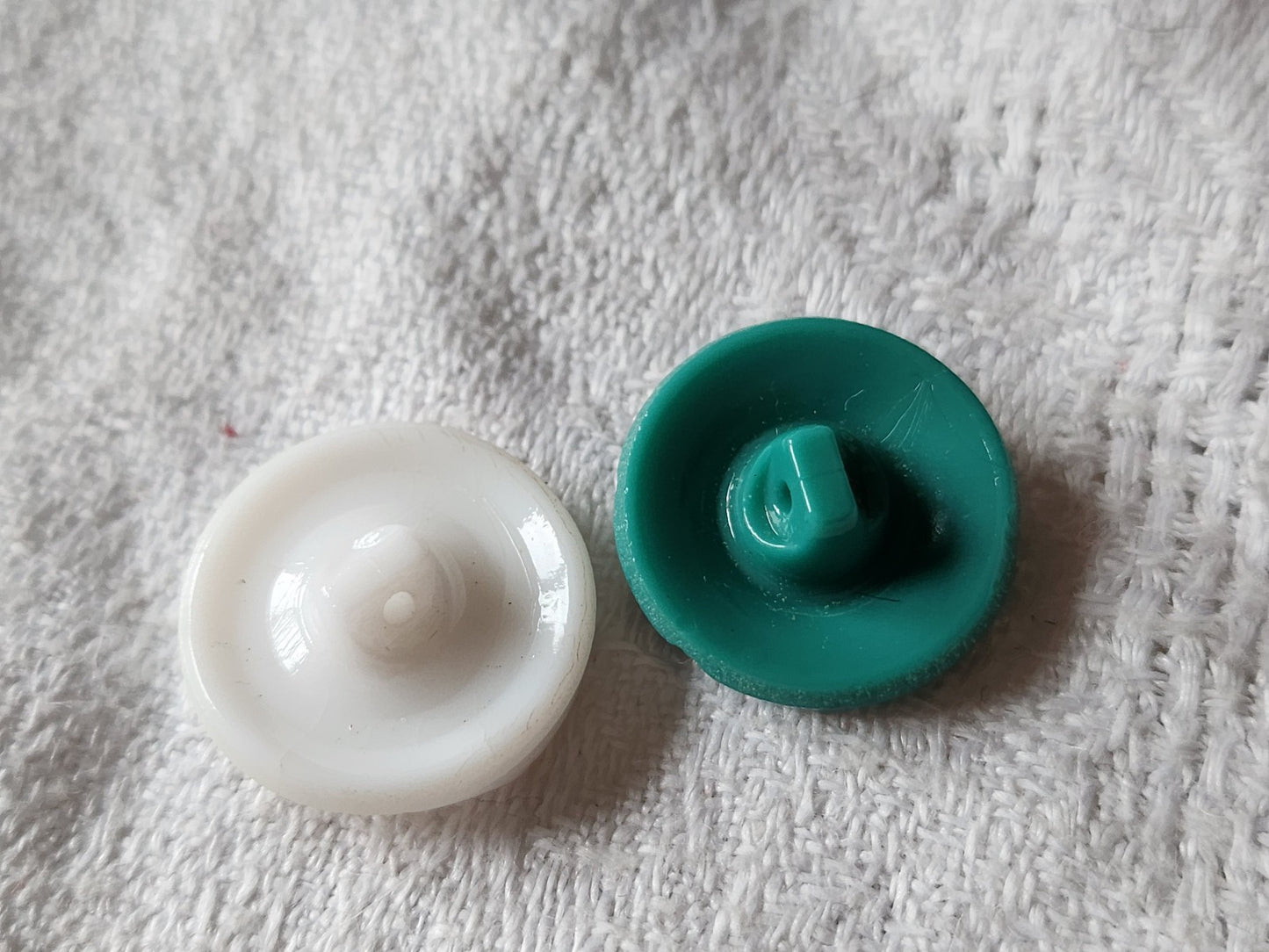 Duo boutons anciens en verre motif coloré 1,7 et 1,8 cm G16I