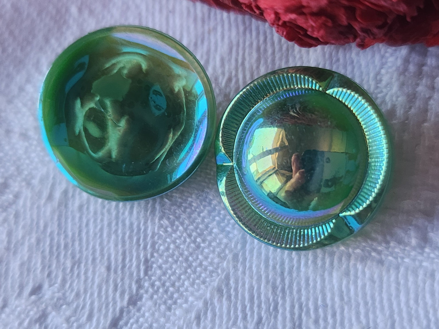 Duo boutons vintage en verre mordoré vert 1,8 cm D11P
