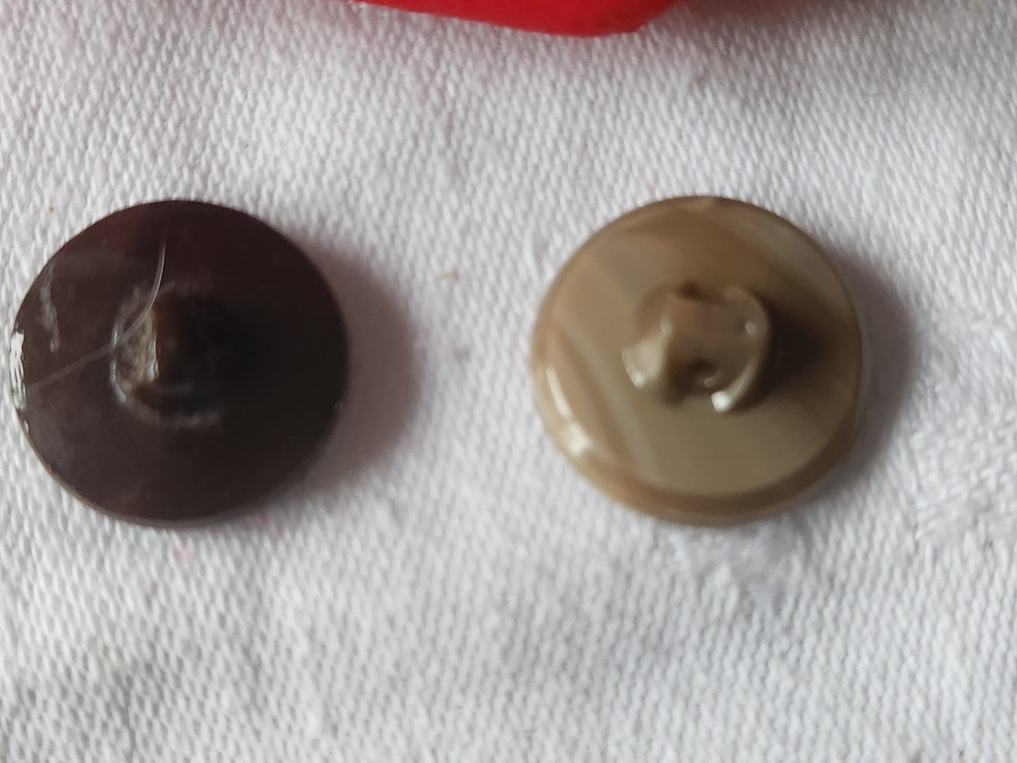 Duo boutons anciens en verre marron travaillé vintage 1,7 et 1,8 cm D9A
