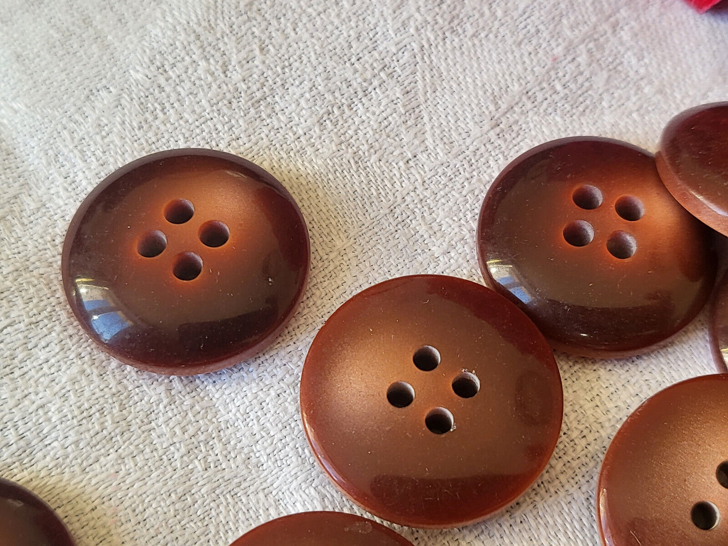 Lot 6 boutons vintage marron bombé à trous 2,3 cm ref 3027