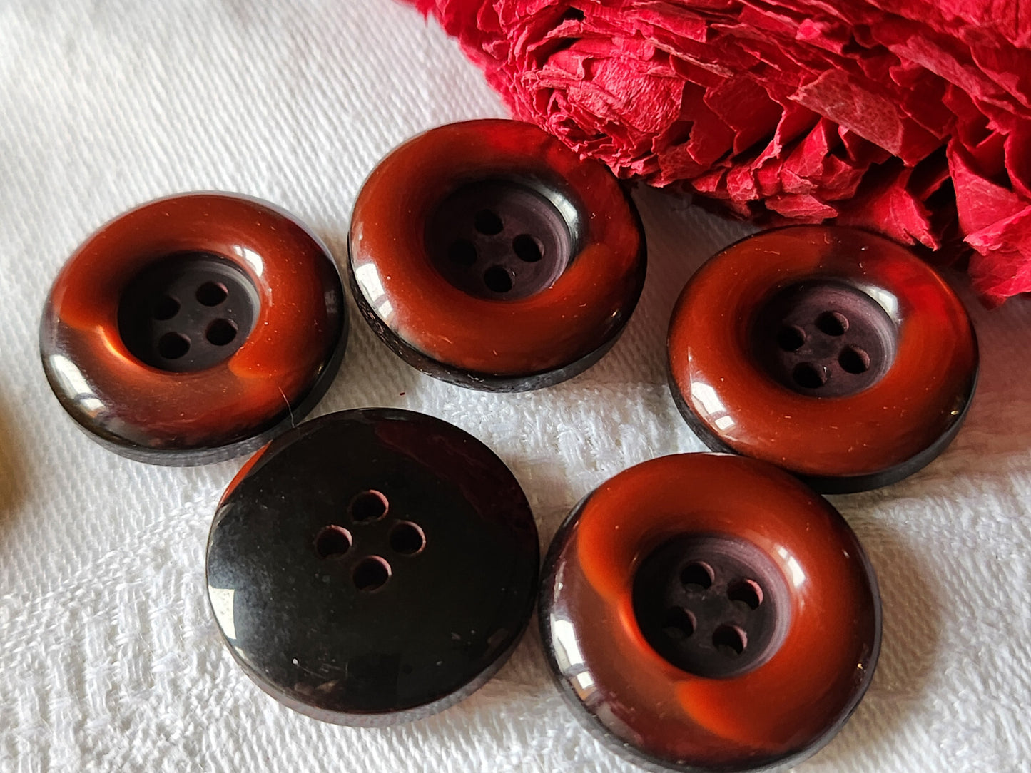 Lot 5 boutons vintage marron rouge lumineux épais 2,2 cm ref 3124