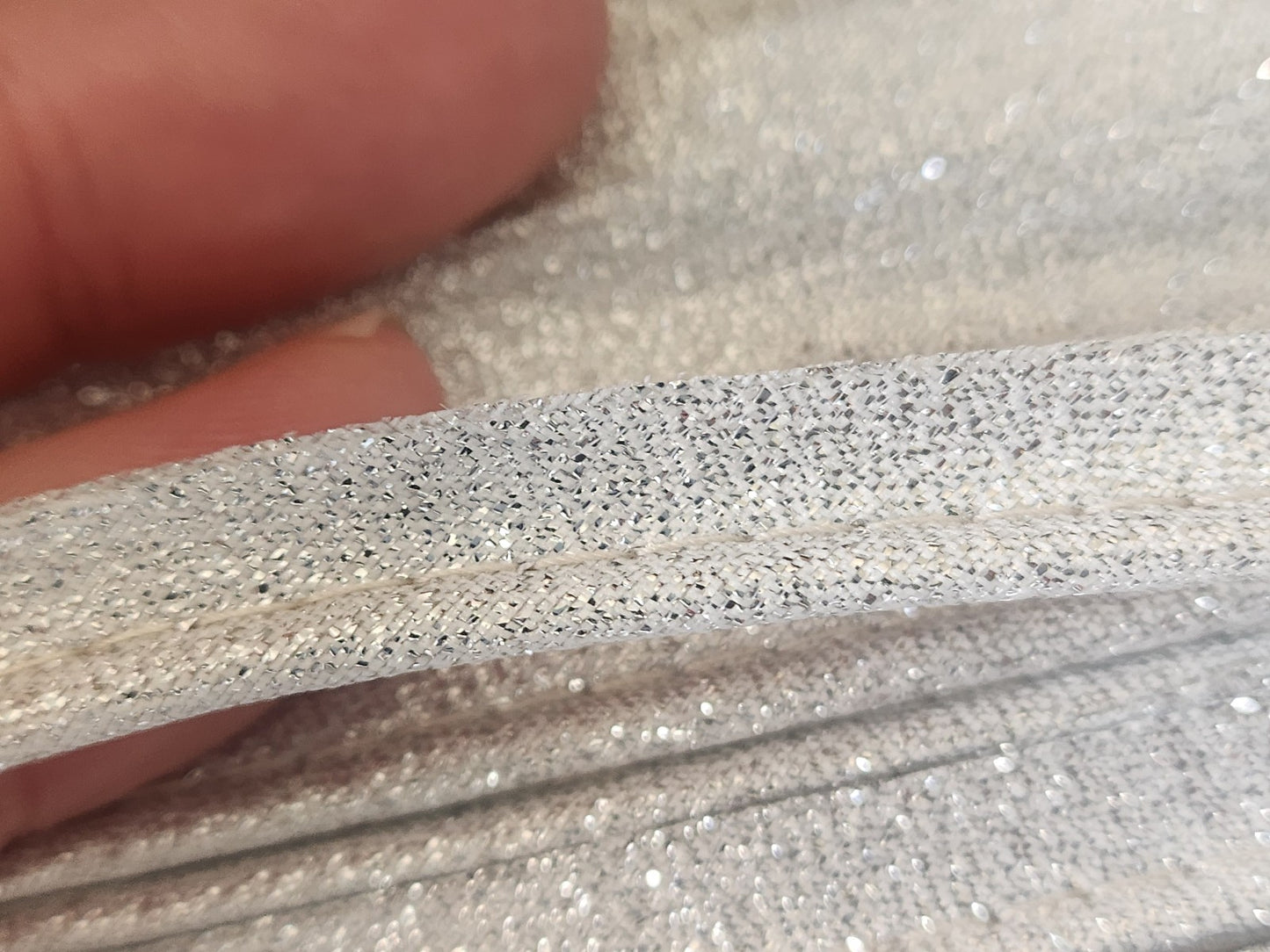 Biais vintage ruban argenté 5 mètres sur 1 cm A2