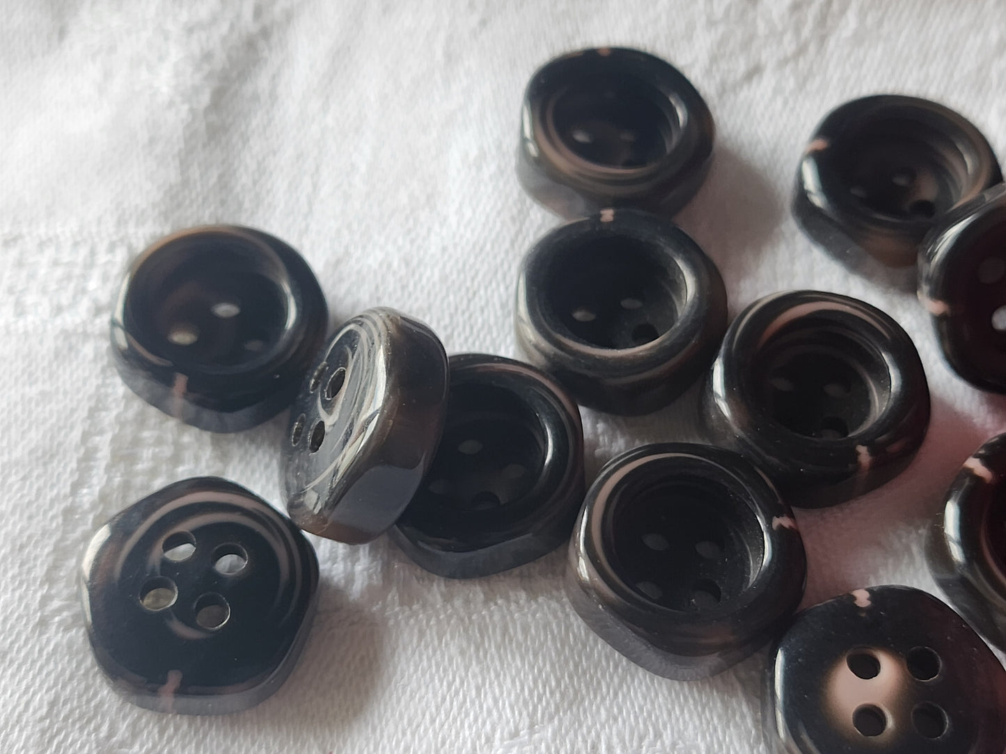 Lot 14 boutons vintage marron veine rose 1,7 cm trou ref 4742