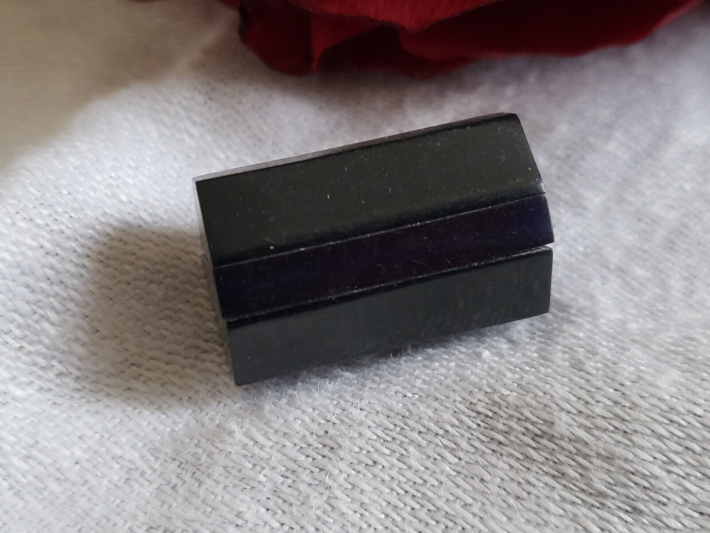 Bouton ancien bi matière rectangulaire pied laiton 1,9 sur 1,1 cm G8D