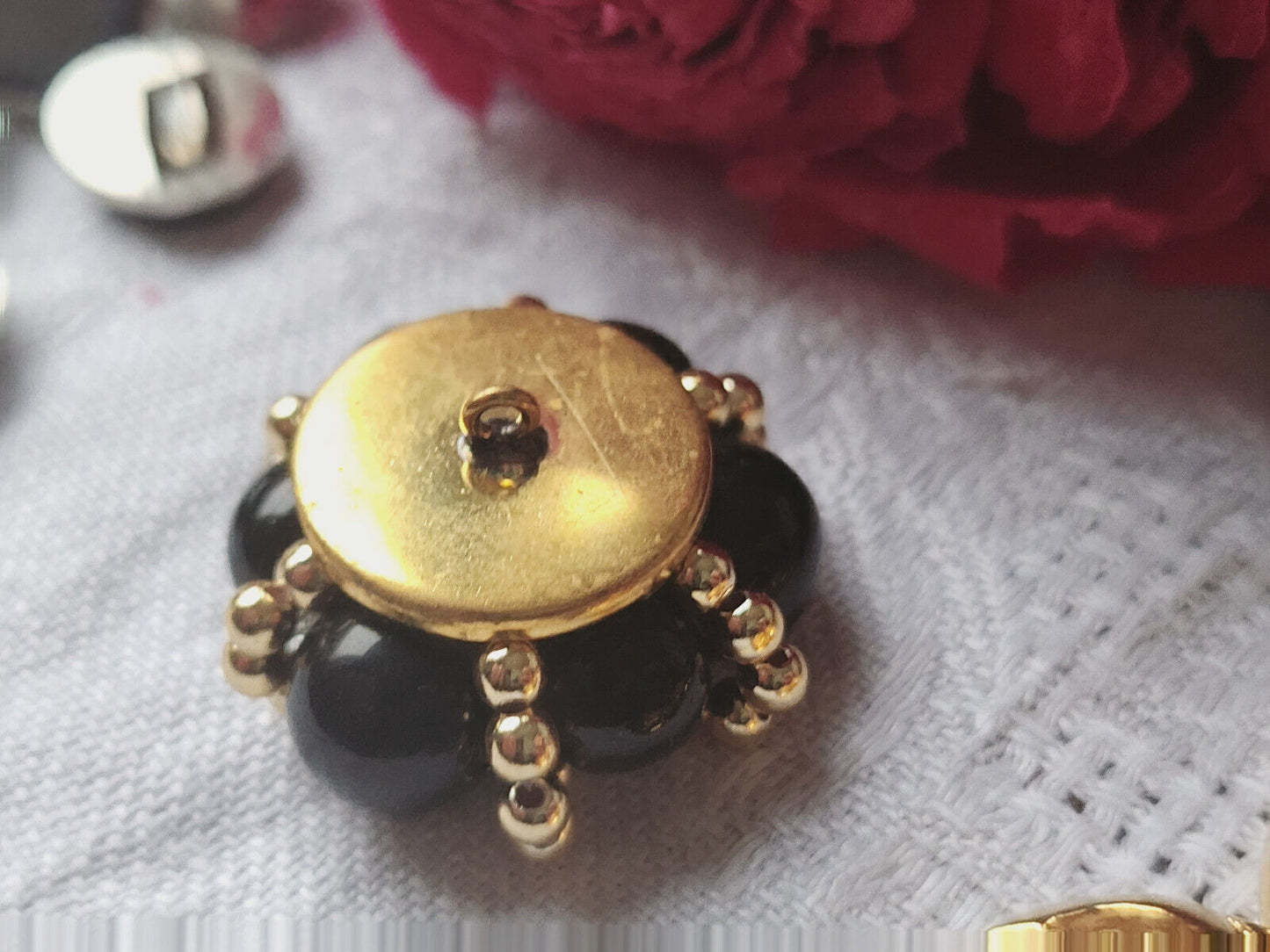 Bouton vintage métal torsade perle en verre noir parurier 2,6 cm ref 5138