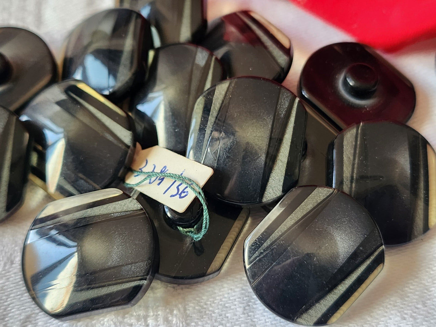 Lot 8 boutons vintage noir gris reflet lumineux 1,9 sur 2,2 cm ref 5996
