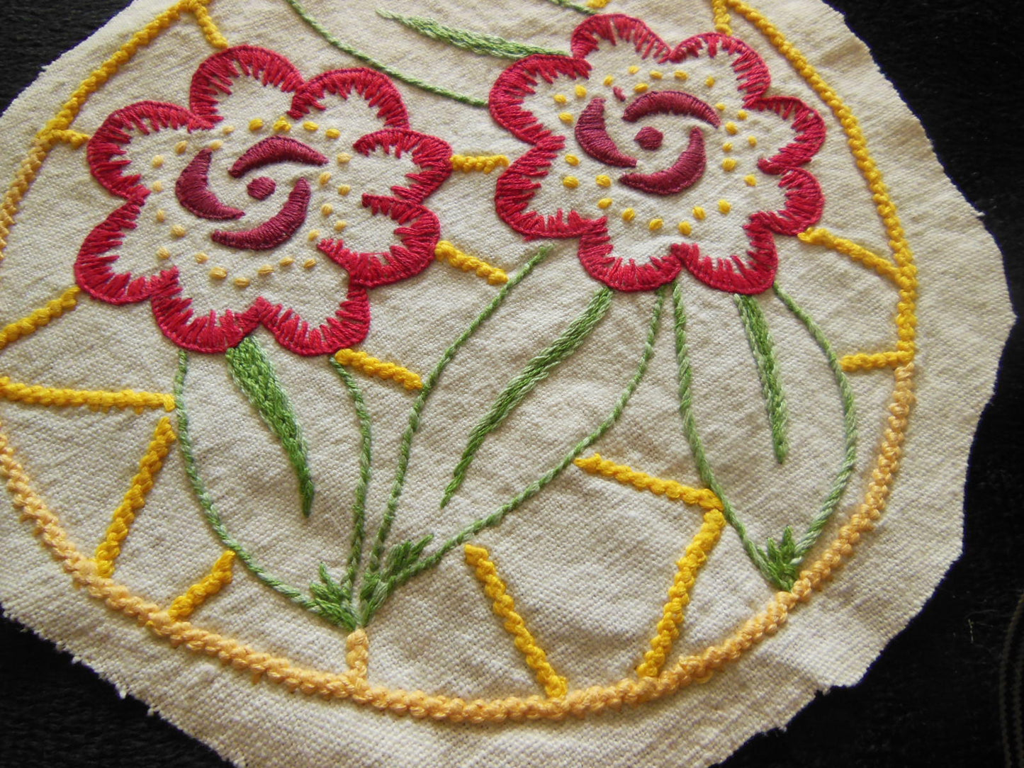 Broderie ancienne grosse fleur bouquet ronde création incrustation main B7