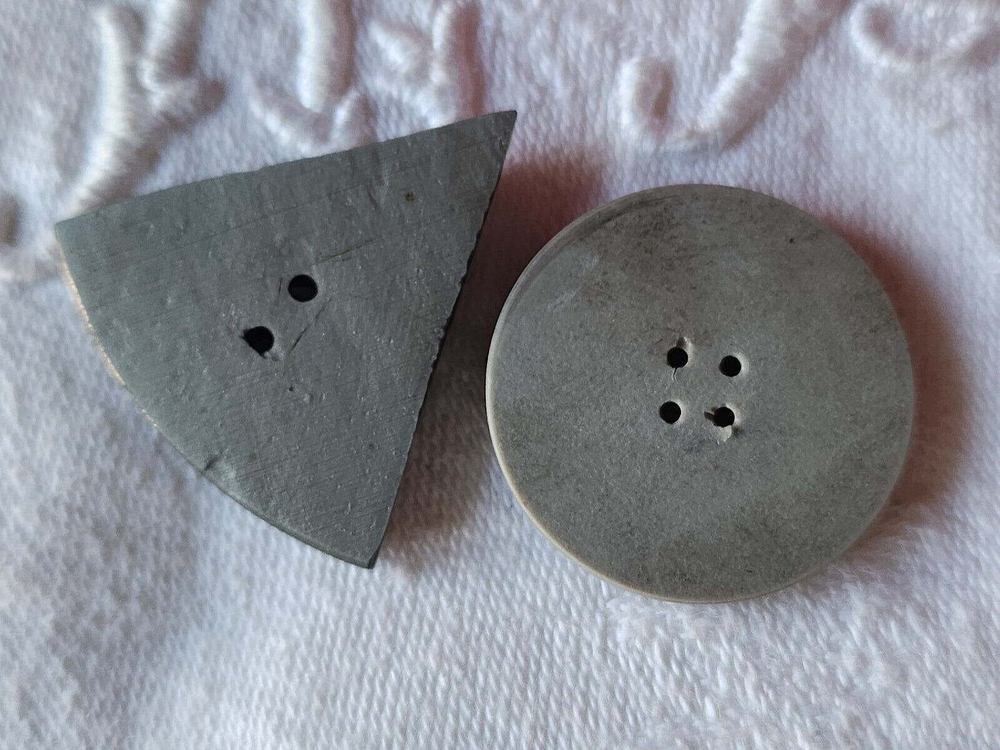 Collection duuo boutons anciens art deco gris 2,6 et 3 cm D9O