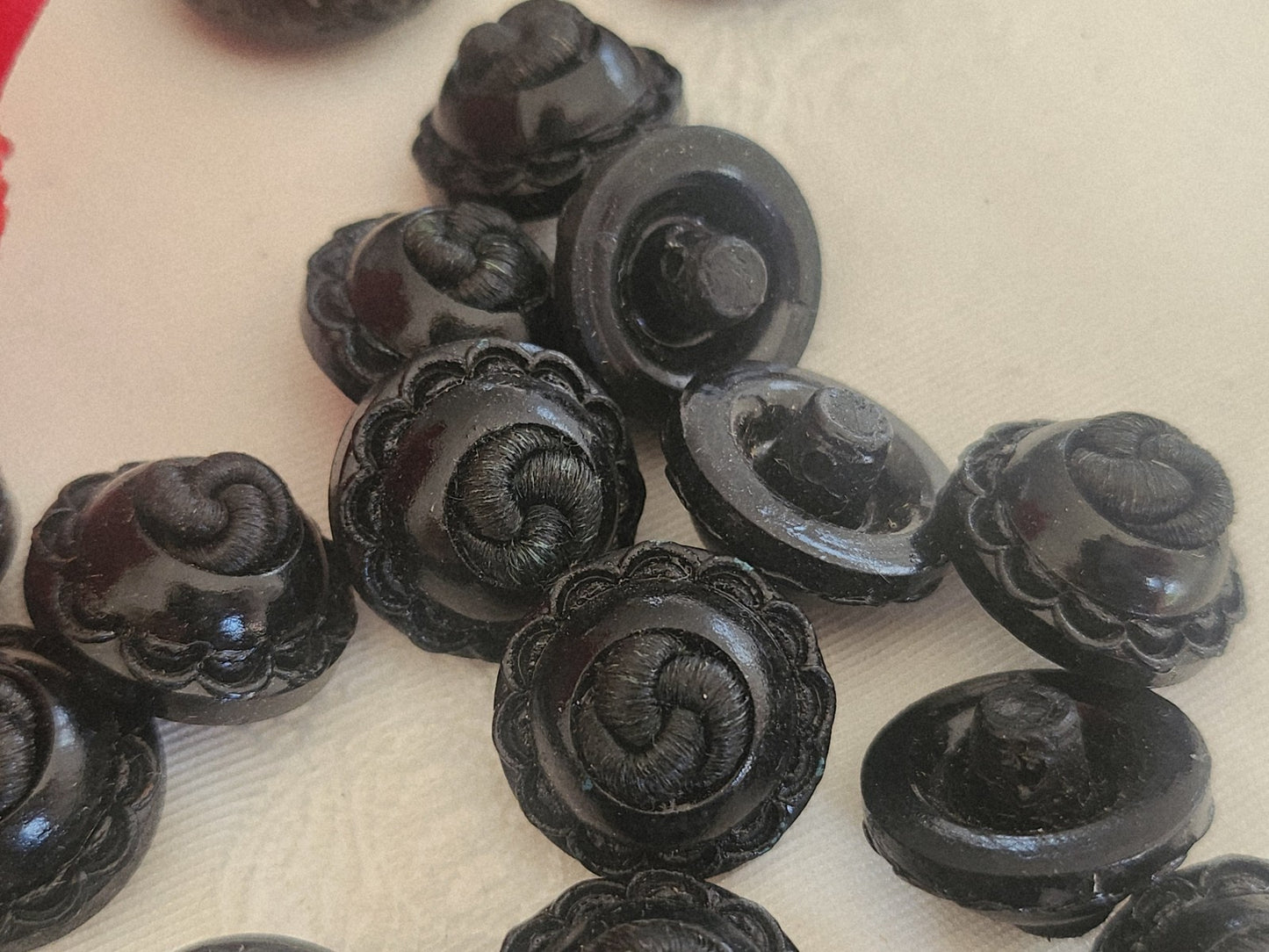 lot 6 boutons vintage coeur passementerie noir à pied 1,7 cm ou 17 mm ref 6255