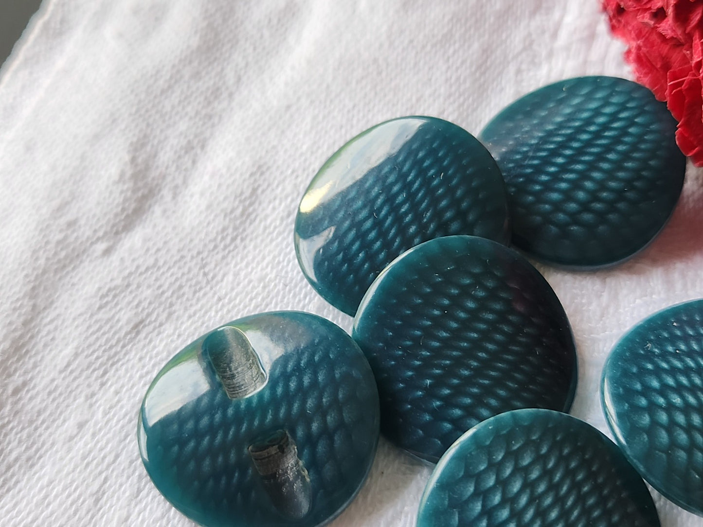 Lot 8 boutons vintage motif vert courbé pied 2,3 cm ref 3765