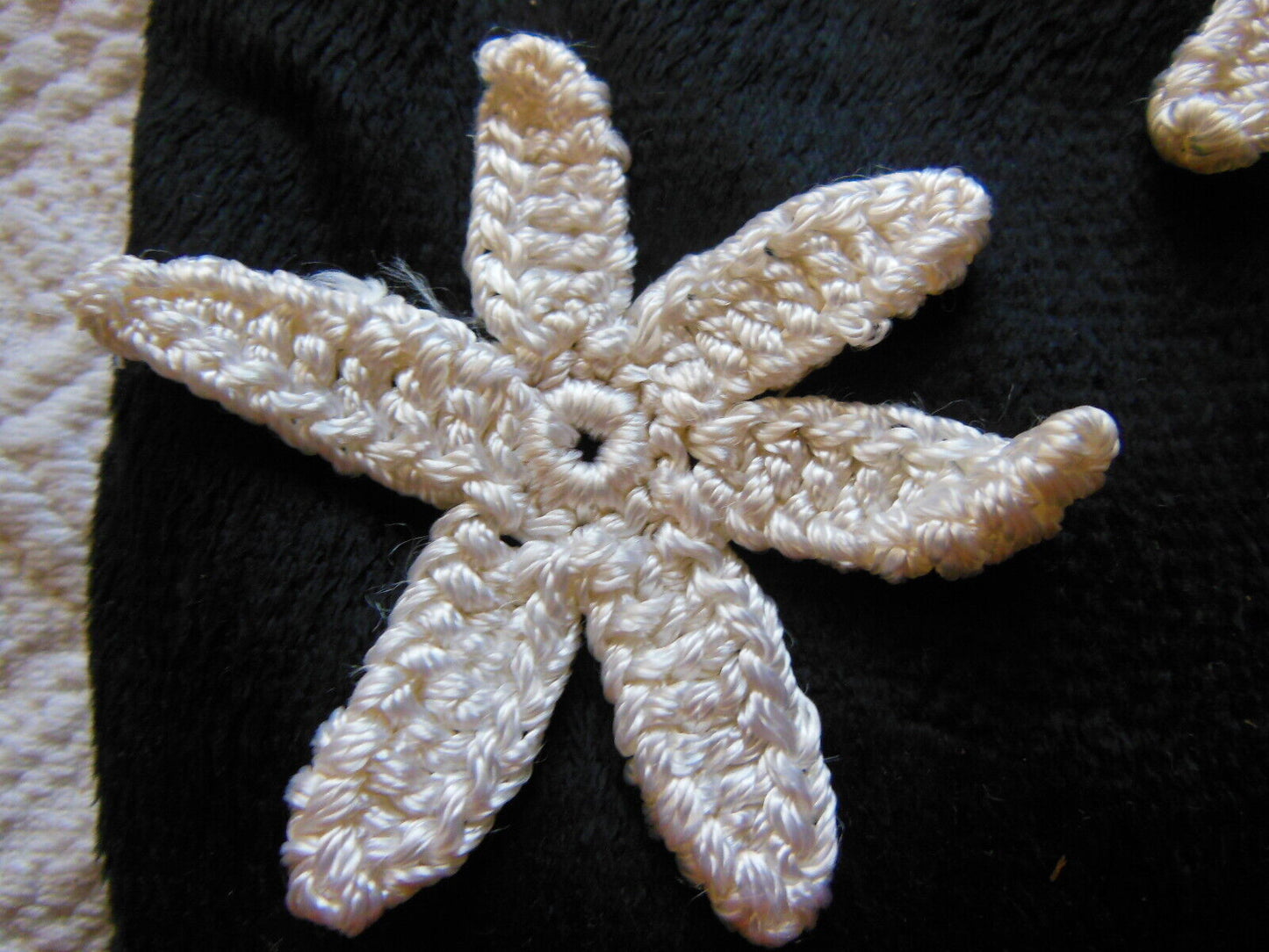 Lot 3 fleurs vintage au crochet blanc brillant dentelle incrustation T14-68