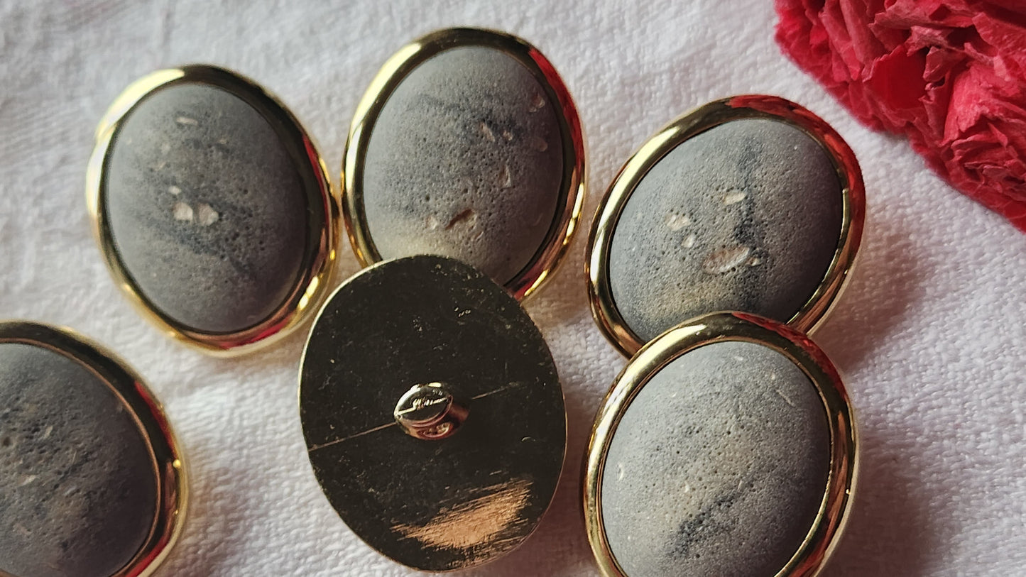 lot 6 boutons vintage effet poreux composite kitch gris 2,2 sur 2,8 cm ref 2433