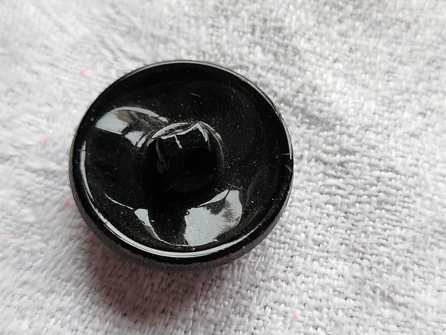 Bouton ancien en verre noir argenté pied 2,2 cm ref 5244