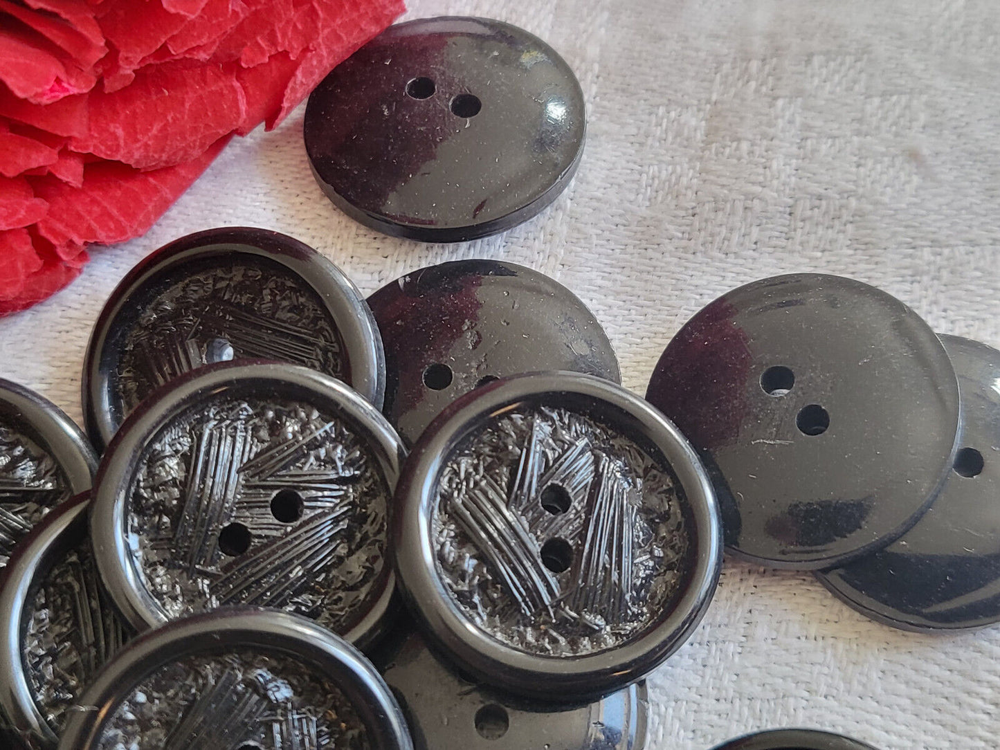 Lot 10 boutons vintage noir texturé diamètre: 1,8 cm ref 2675