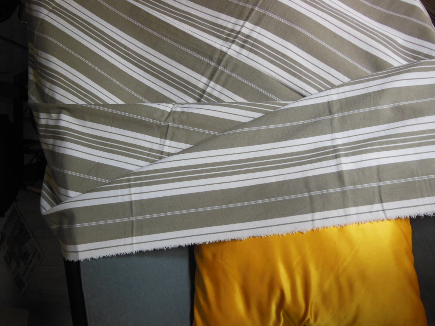Ancienne toile matelas 1 mètre 40 sur 1 m 70 récup couture coupon tissu B6
