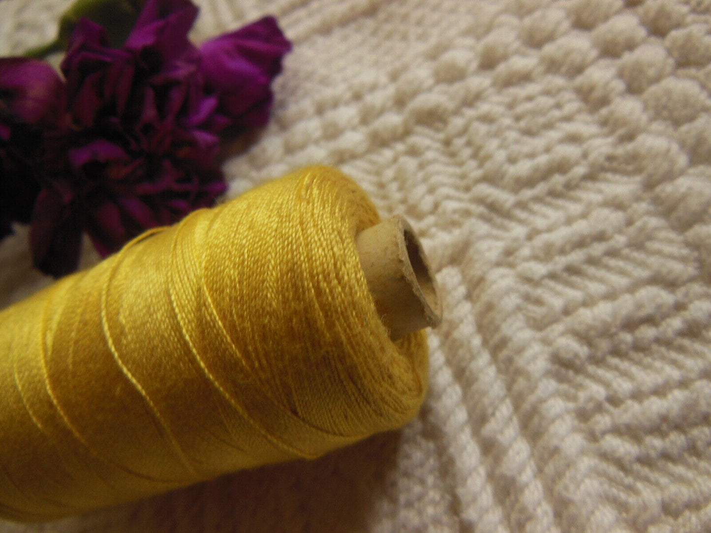 Grosse bobine ancienne jaune 20 grammes couture mercerie ancien fil