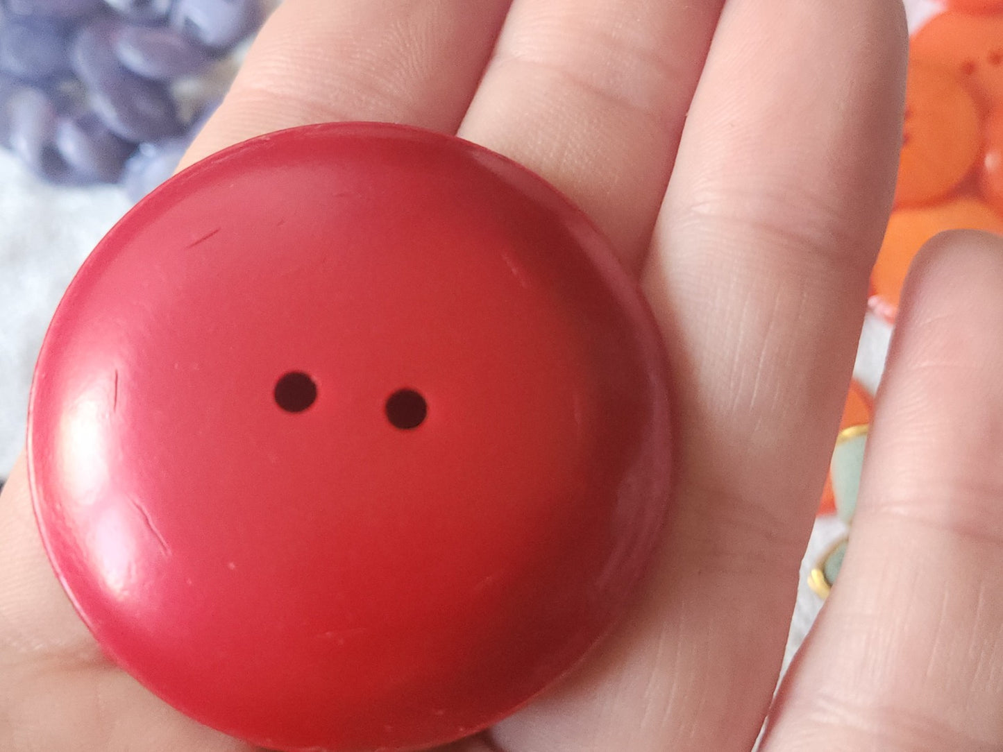 Enorme bouton vintage rouge 4,6 cm trou XXL 46 mm ref 5475