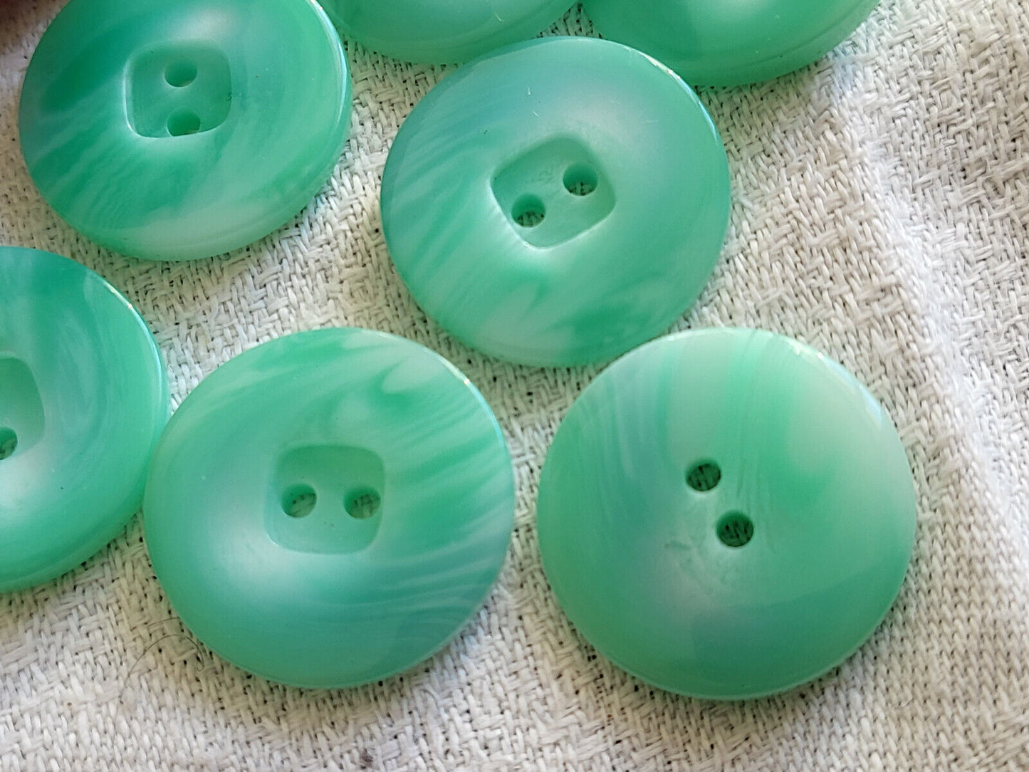 Lot 7 boutons vintage bleu/ vert eau veiné camaïeu diamètre 2,2 cm ref 3451
