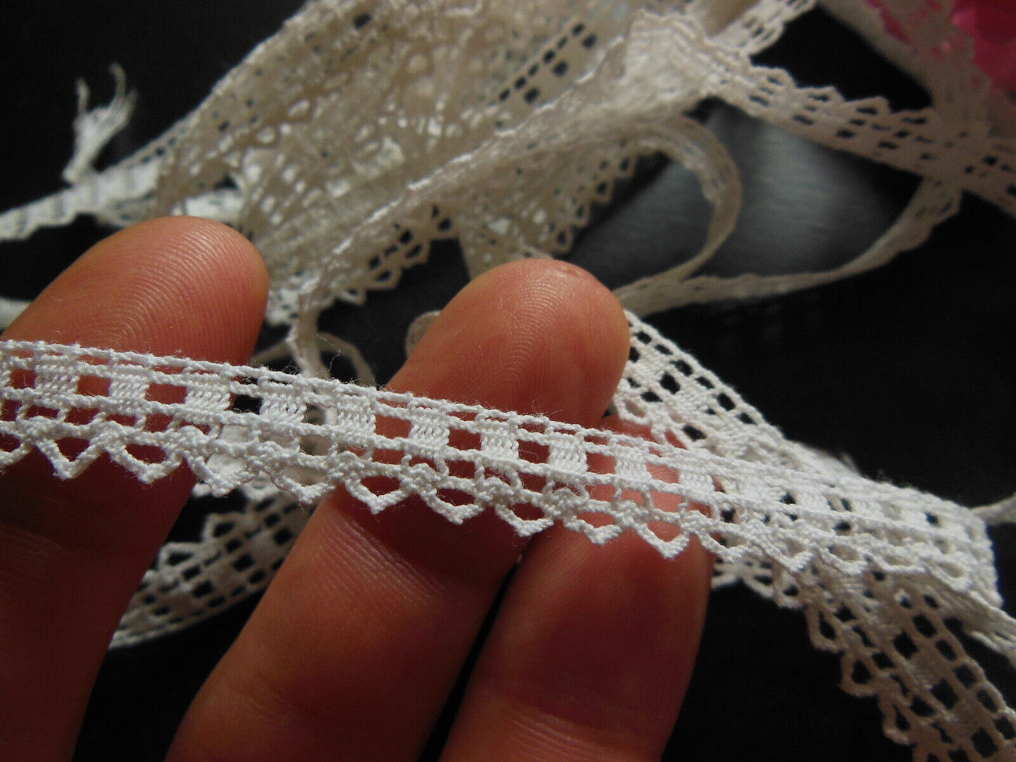 Dentelle ancienne dentelée 2 mètres 70 sur 1 cm t1-49