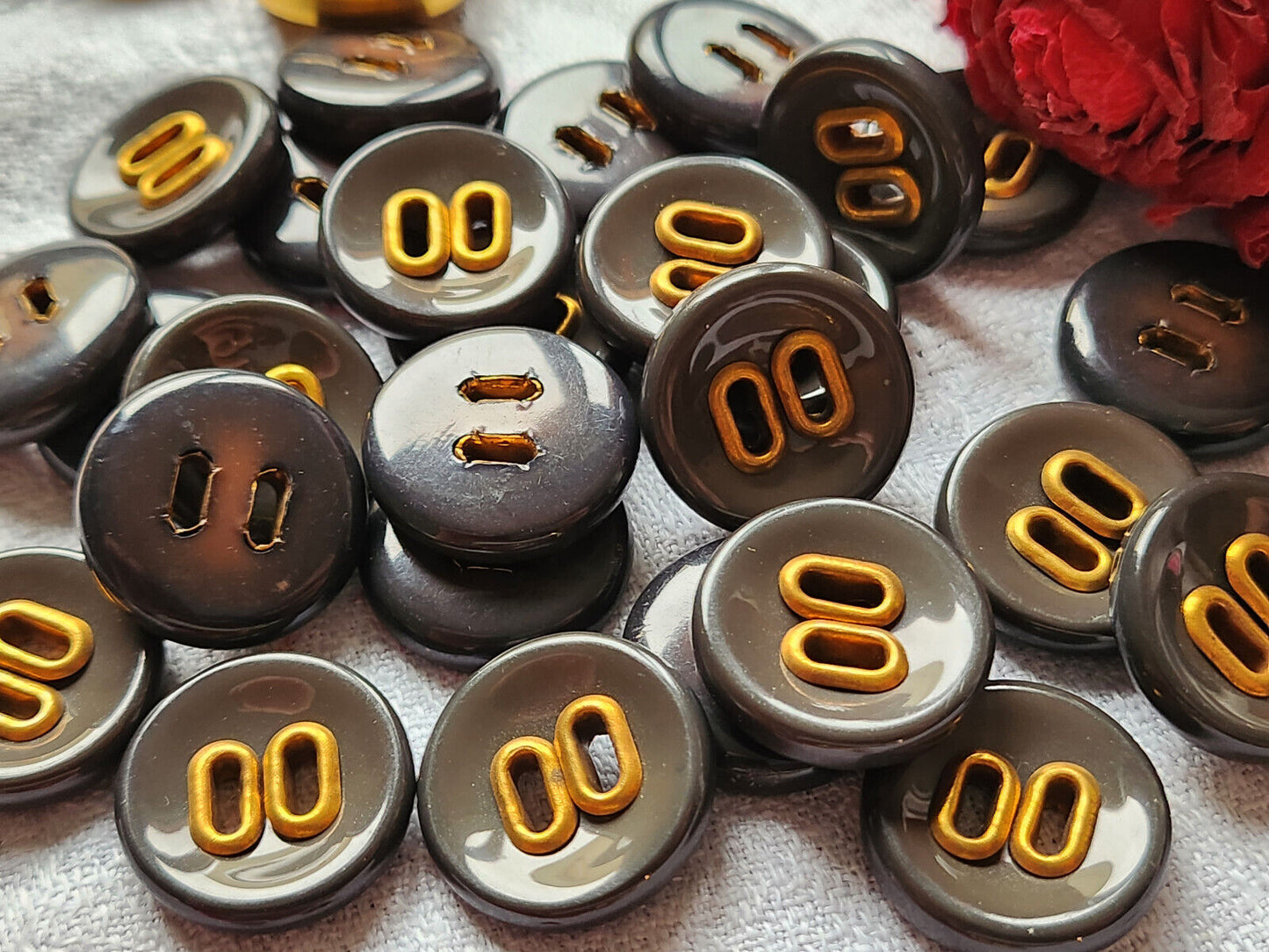Lot 6 boutons vintage gris large passants dorés trous 2,1 cm ref 5558