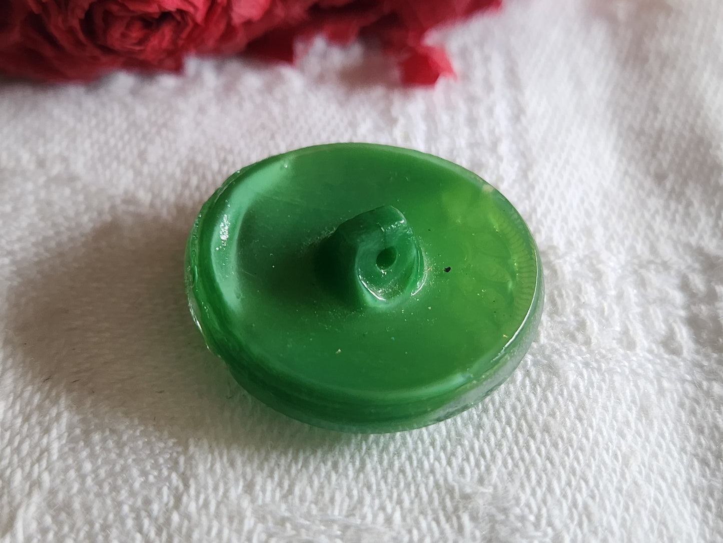 Bouton vintage en verre laiteux vert 2,2 cm G7P