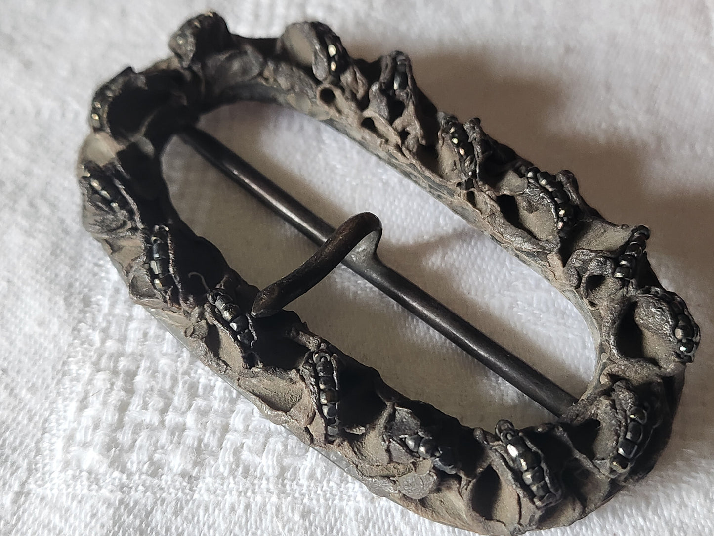 Enorme boucle de ceinture vintage résine et perle 8,2 cm sur 4,6 cm
