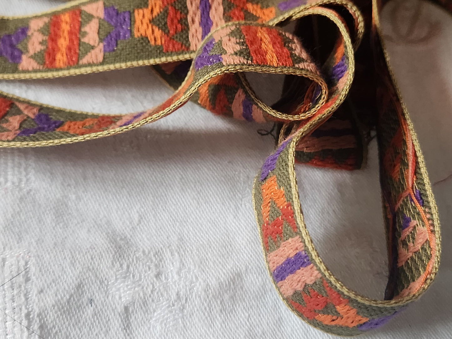 Galon vintage tissé vert rose violet orange 2 métres sur 2,7 cm A2
