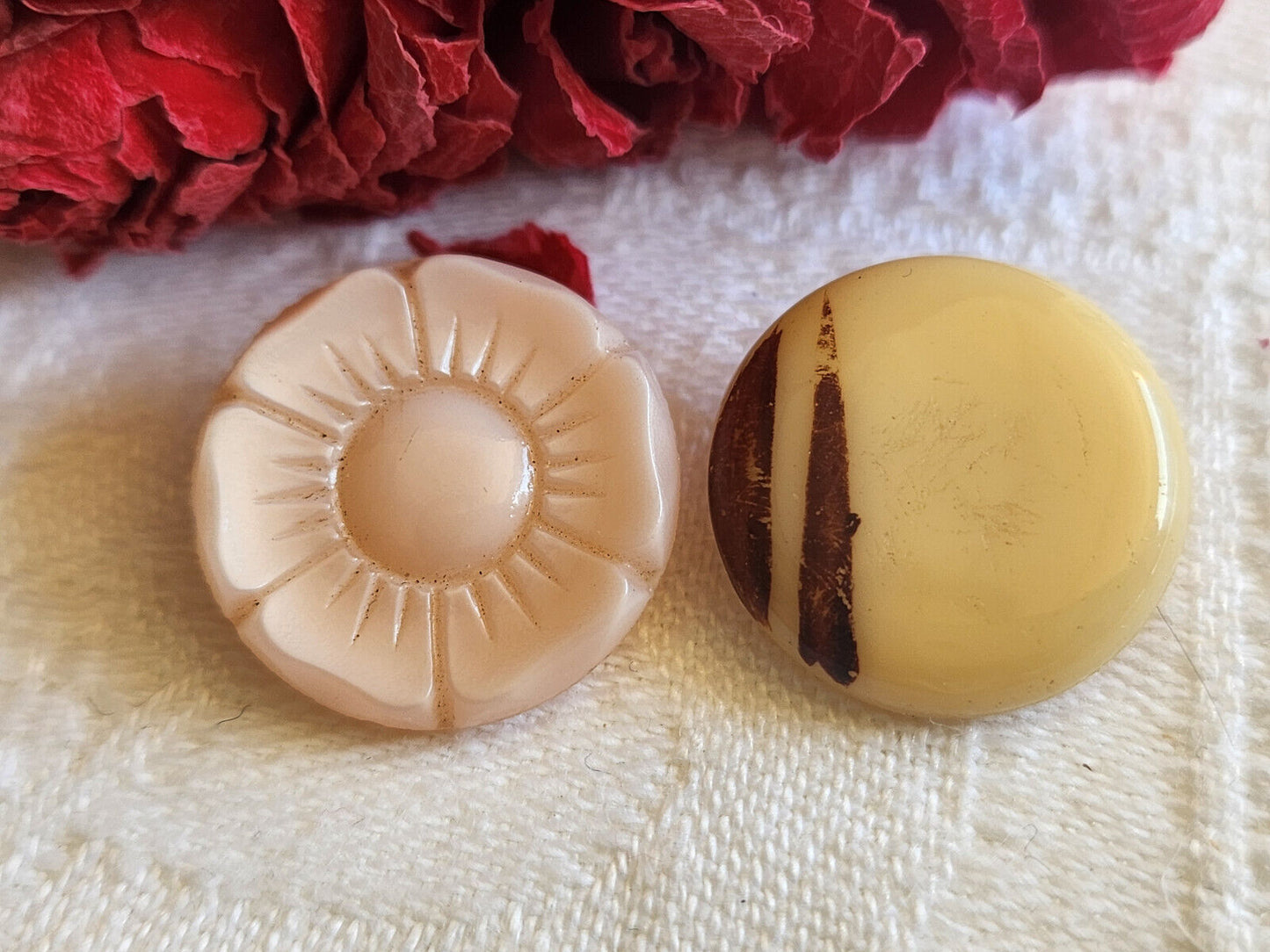 Duo boutons anciens en verre rose beige pied 1,7 cm vintage G2O