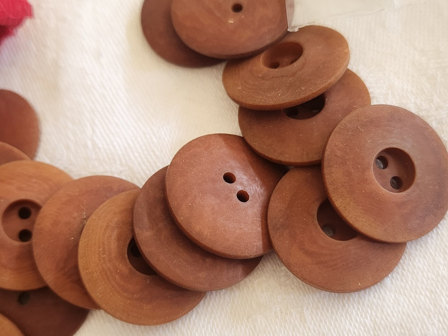 Lot 12 boutons en corozo marron mat couture mercerie 2,2 cm ref 829
