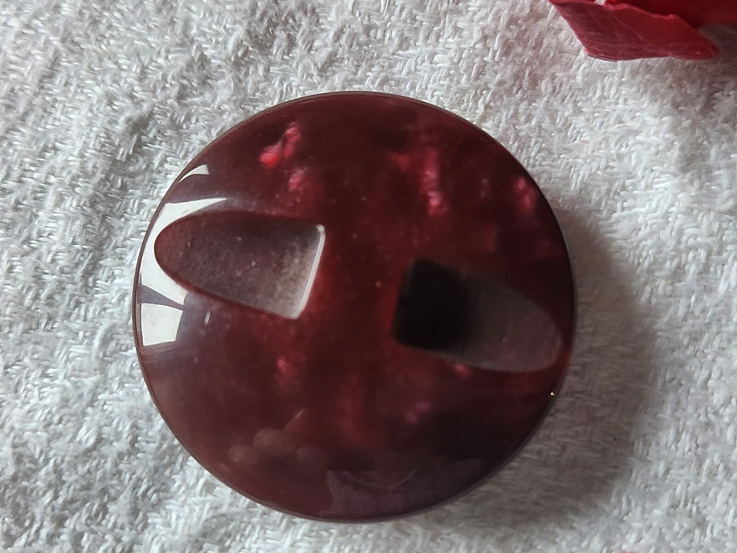Gros bouton vintage inclusion doré pied prune 3,3 cm G15J
