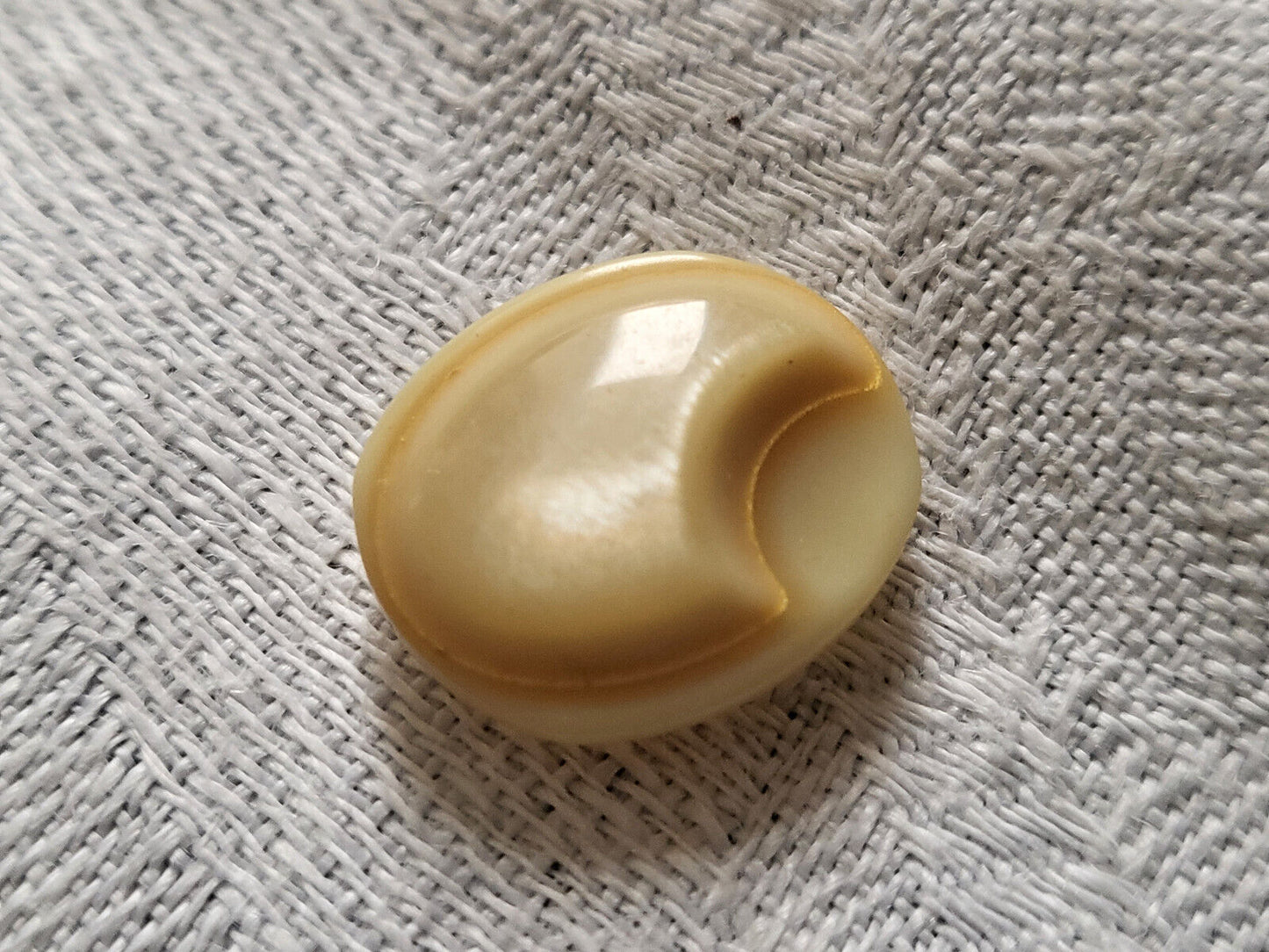 Lot 10 petits boutons vintage beige mordoré pied 1,3 sur 1,5 cm ovale ref 1517