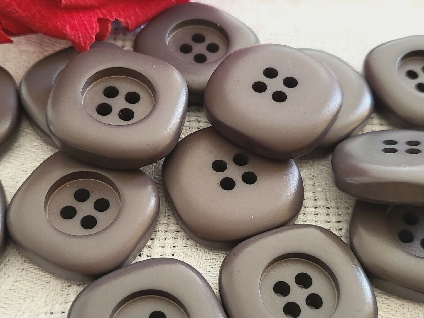 Lot 8 épais boutons vintage gris mat diamètre 2,2 cm ref 2365
