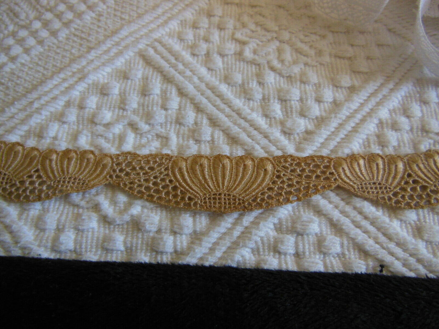 Application ancienne empiècement marron clair pivoine plastron T1-44