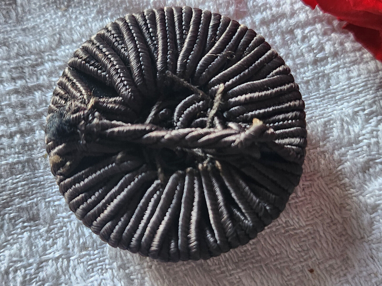 Haute couture énorme bouton ancien gris passementerie 3,7 cm G10R
