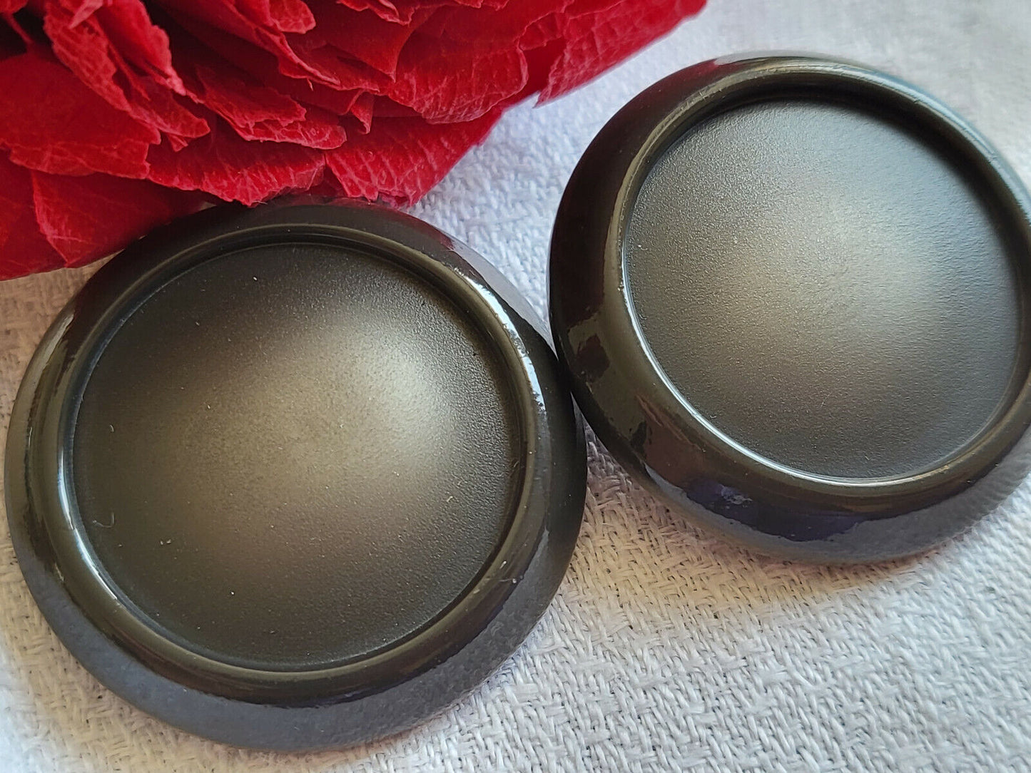 Duo gros boutons marron gris à pied métal vintage 3,4 cm ref 5567