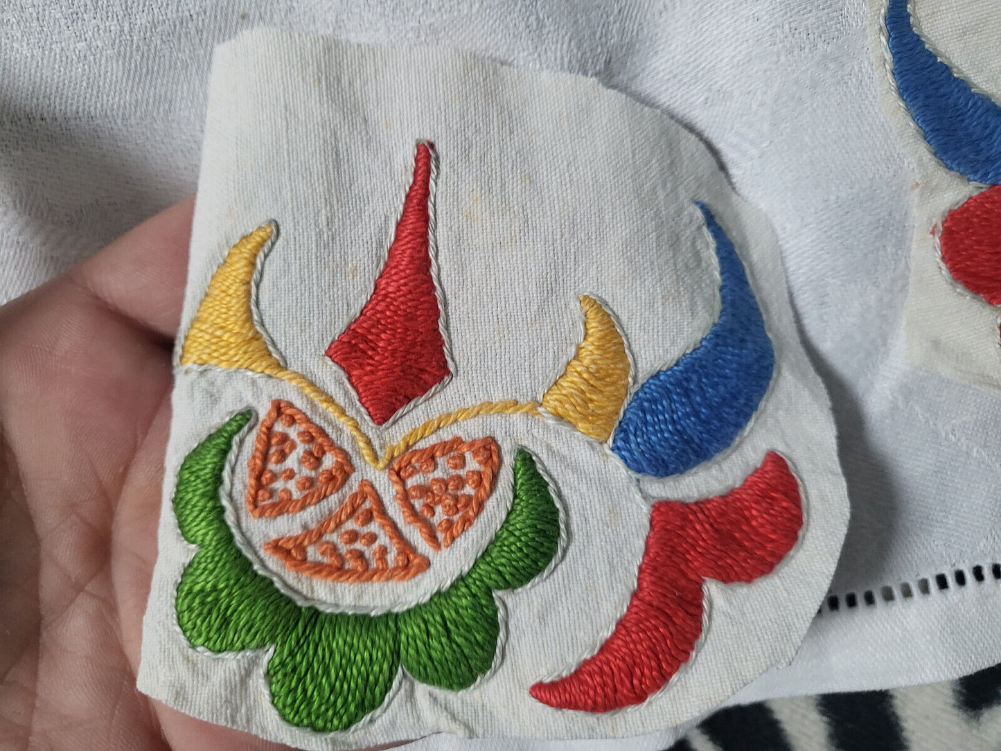 Trio broderies anciennes création couleur récup T3-23