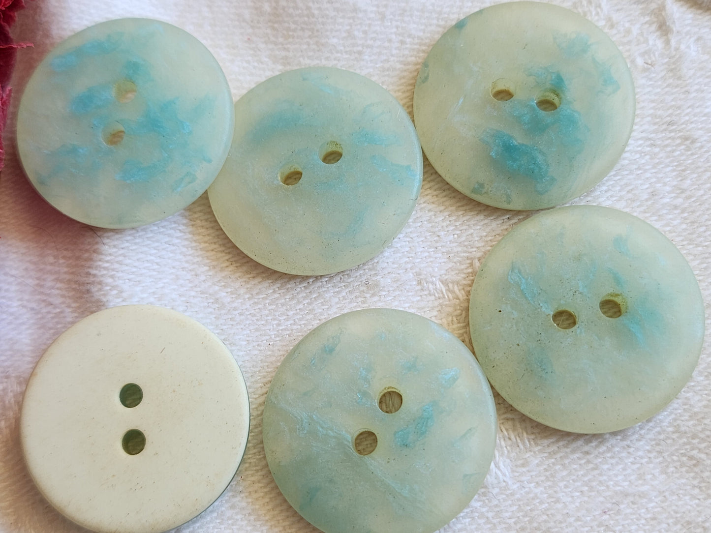 Lot 6 boutons vintage bleu creme 2,2 cm trous mat ref 765