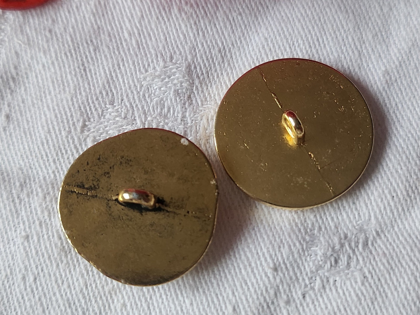 Duo gros boutons vintage en métal noir doré 2,4 et 2,5 cm G5G